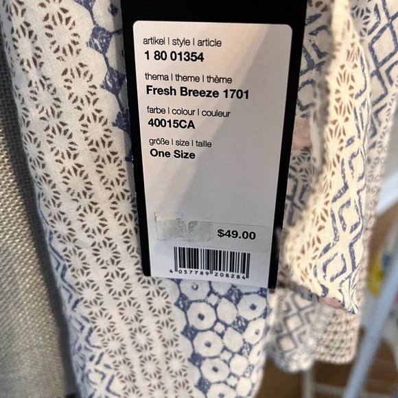 Silky (poly) scarf BNWT - Picture 3 of 6